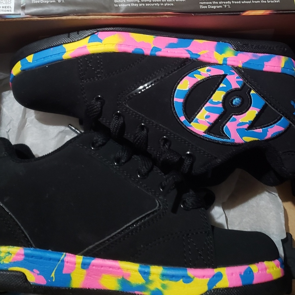 Girls Heelys